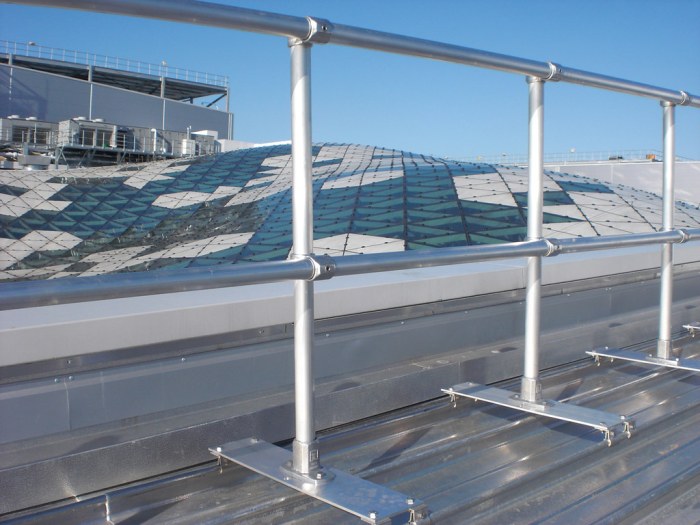 Parapet on roof