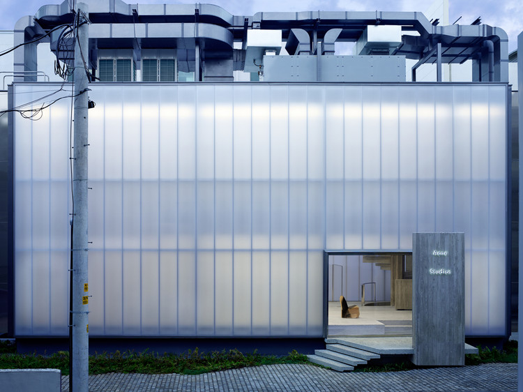 Polycarbonate cladding panels