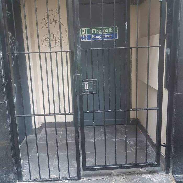 Gates folding