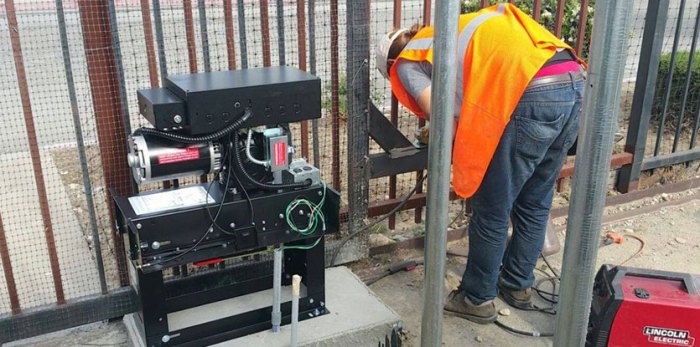 Commercial gate repair