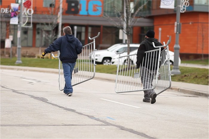 Crowd control safety barriers