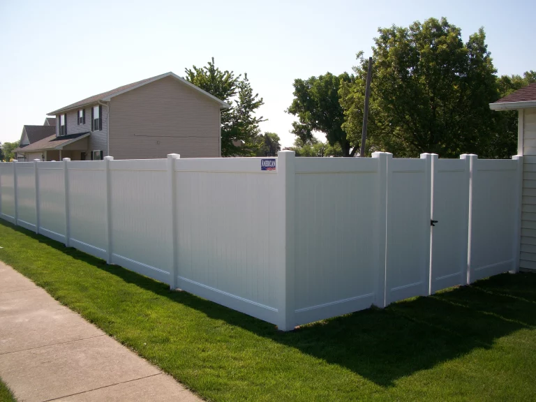 Vinyl Fence Installation Canada: Complete 2025 Guide for Homeowners